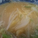 日の出食堂 - みそは白菜&もやし入り