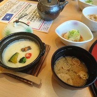 豆富料理と吟醸せいろ蒸し 八かく庵 大阪ステーションシティ店 - ごはん、グラタン、お味噌汁