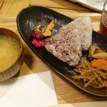 森のカフェひがしむきガーデンズ  - おにぎり朝食