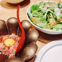 焼肉すどう 春吉 - 近江牛ユッケ&サラダ様