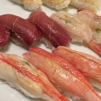 金寿司 - 上:つぶ貝、左:中トロ、右:甘エビ、下:蟹