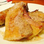 ラ・ブーシェリー・デュ・ブッパ - 猪豚バラ肉とアンデュイエット（炭火焼）