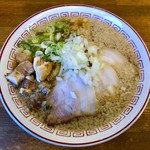 喜多方食堂 - 蔵出し醤油 背脂少なめ＆玉葱入り 切り落としチャーシュートッピング 700円