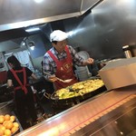 圓環邊蚵仔煎 - 調理中