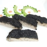 Tachi Maya - ミヌダル…780円　　油がにじんでくるまでよぉ～く擦った黒ゴマを味付けして、豚ロース肉に塗り弱火でじっくり蒸し上げました。　幻の宮廷料理とも呼ばれ、知る人ぞ知る沖縄料理。