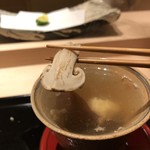 にい留 - 生のキクラゲと松茸の土瓶蒸し