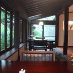 山里料理 葡萄屋 - テーブル席(窓側）