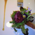 旬の野菜を層にした穴子のオペラ　蜂蜜キャラメルソースで　プティブーケを添えて