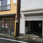 ozimaカレー+ - 左側が店舗