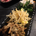 炭火焼肉 清山匠 - ナムル盛り