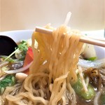 Shichifuku - 正油野菜ラーメン麺リフト