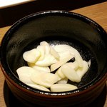 七輪房 - にんにくスライス