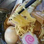 アベーテ - にぼしラーメン、リフトアップ。