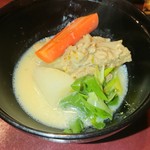 りょうりや 御旅屋 - 牛すじの白味噌と小蕪の炊いたん