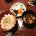 りょうりや 御旅屋 - じゃこめし　赤だし