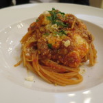 リストランテ ラ チャウ - サルシッチャと玉ねぎとモッツァレラチーズのトマトソース