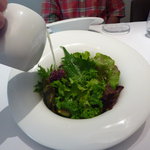 カセント - サラダには、ソースをかけてくれます