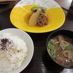 しら浜 - 蓋物(揚出汁、ご飯、赤だし)