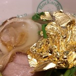 麺屋 六感堂 - 金色に輝く白蛤蕎麦