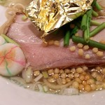 麺屋 六感堂 - 金色に輝く白蛤蕎麦