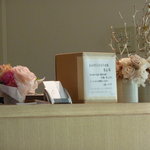 カセント - 地震の義援金の箱が置いてありました