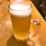 味太郎 - 【2017年10月】ひろめ市場の「味太郎」さんの「ゆずビール」、でもピンボケ(>_<)。