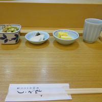 むとう - サラダ・香の物・卵焼き