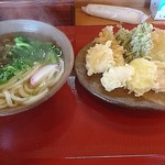 みのり - 野菜天ぷらうどん(900円)