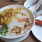 Ta Wan - 1712_Ta Wan Mal Artha Gading_Busur Tiga Rasa(Large)@27,500Rp(中華粥 海老、鶏肉、揚げ) 醤油を少し垂らして好みの味に！