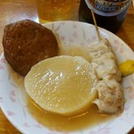 依成 - おでん（平天80円、大根100円、焼売100円）＋キリンラガー大瓶450円