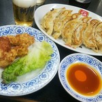餃子の王将 - いつものビールセット（唐揚げハーフ・餃子）950円＋餃子237円