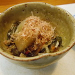 阿波前寿司 松風 - 数の子とメカブの和え物