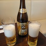 麻辣苑 - エビスビールで乾杯　※泡だらけ。。。しかもグラスも大きさがｗ