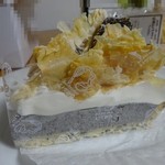 いづみや - 黒ごまのチーズパイ370円