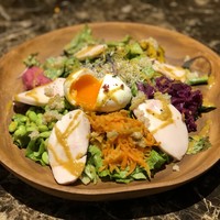 自家製チキンハムのプロテインパワーサラダ