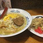 Dosanko Taishou - コーンクリームラーメンと小チャーハン