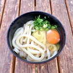 温かいうどん＋生玉子