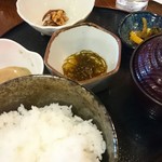 ゆとろ嵯峨沢の湯 - セットの小鉢、量が極少！ご飯は多い！