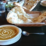 ポカラダイニング - Cランチ チキンカレー ￥880 (サラダ、ドリンクもあり)