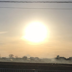 中華そば 田家 - 田園風景の駐車場、夕日と富士山 その１