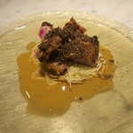 オルグイユ - 30年1月　仏ヴァンデ産鶉　胸・腿肉、卵　根セロリサラダ・ピュレ　黒トリュフ　アルボワソース