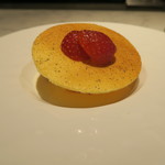 オルグイユ - 30年1月　カシューナッツブランマンジェ、ミルクティーアイス、黒胡椒チップ、苺ハチミツビネガー