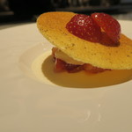 オルグイユ - 30年1月　カシューナッツブランマンジェ、ミルクティーアイス、黒胡椒チップ、苺ハチミツビネガー