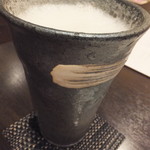 天の丸別邸 風の谷の庵 - 生ビールは陶器のグラスで。