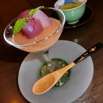 天の丸別邸 風の谷の庵 - デザート：「水菓子 桃たっぷり三色ゼリー」