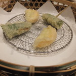 天の丸別邸 風の谷の庵 - 天婦羅：「三河産赤鶏梅しそ巻」と「ズッキーニ」