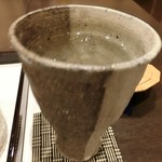 天の丸別邸 風の谷の庵 - 果実酒（ロック）も陶器のグラス。