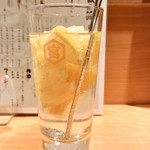 大衆酒場ナツメロ - 氷結レモンサワーの追いチューは２００円です】