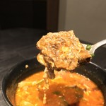 飛び牛出汁焼肉 舌賛 - うる寅 GEMS大門店(東京都港区芝大門)和牛カルビスープ(辛口スープ)