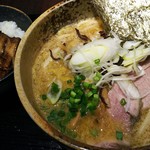 麺や 琥張玖 KOHAKU - 味噌らーめん（780円）＋角煮丼 小（350円）